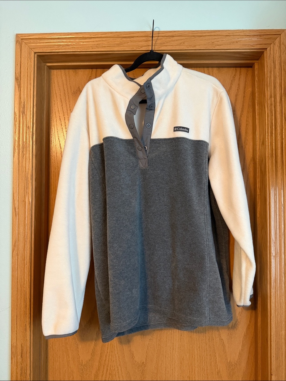 Columbia Women’s Gray and Cream Snap-Front Fleece Pullover